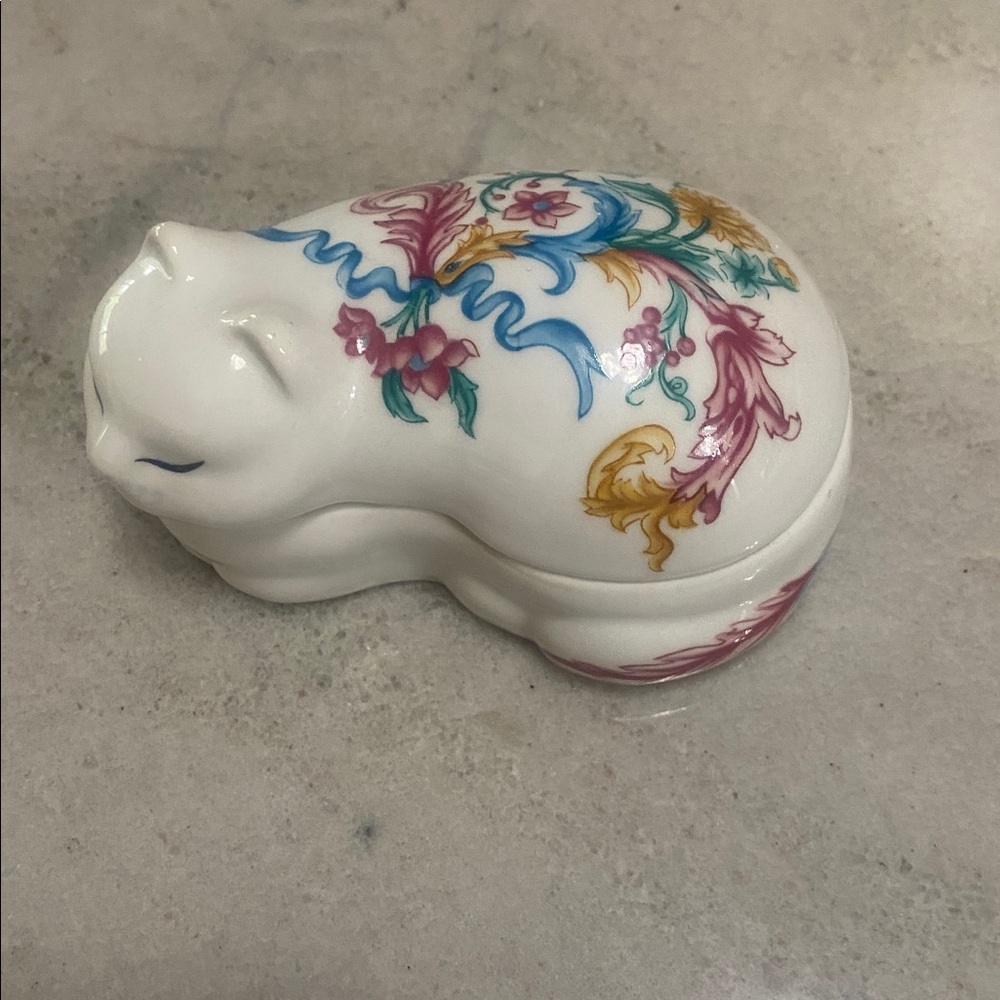 Elizabeth Arden cat Trinket. Palais de Versailles made in Japan